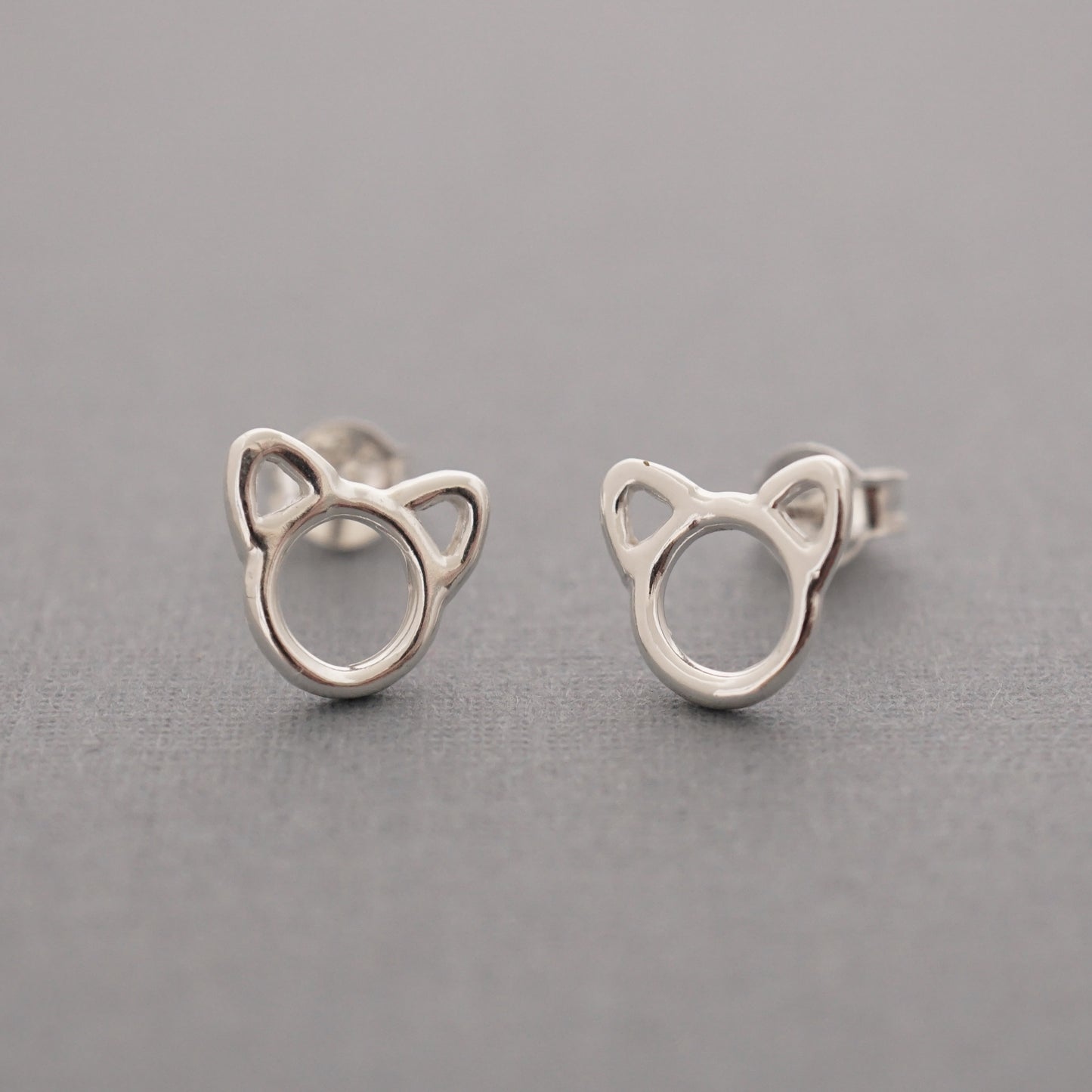 Cat Head Studs, Frame