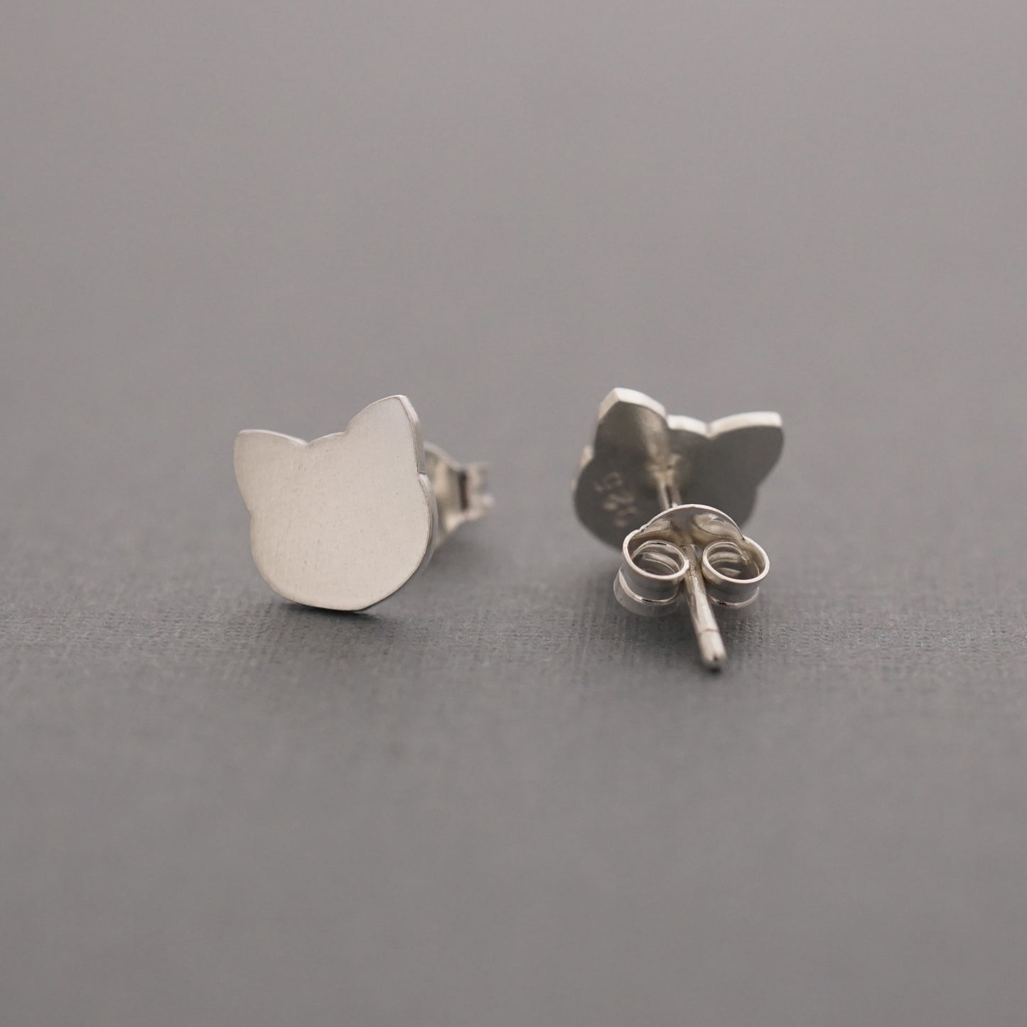 Cat Head Studs, Solid