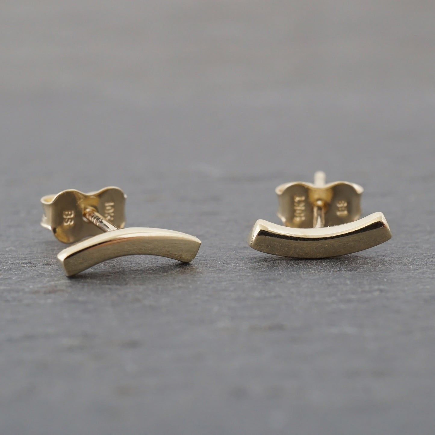 Curved Bar 10k Gold Studs
