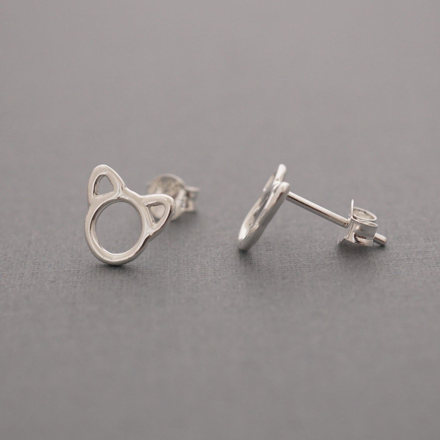 Cat Head Studs, Frame