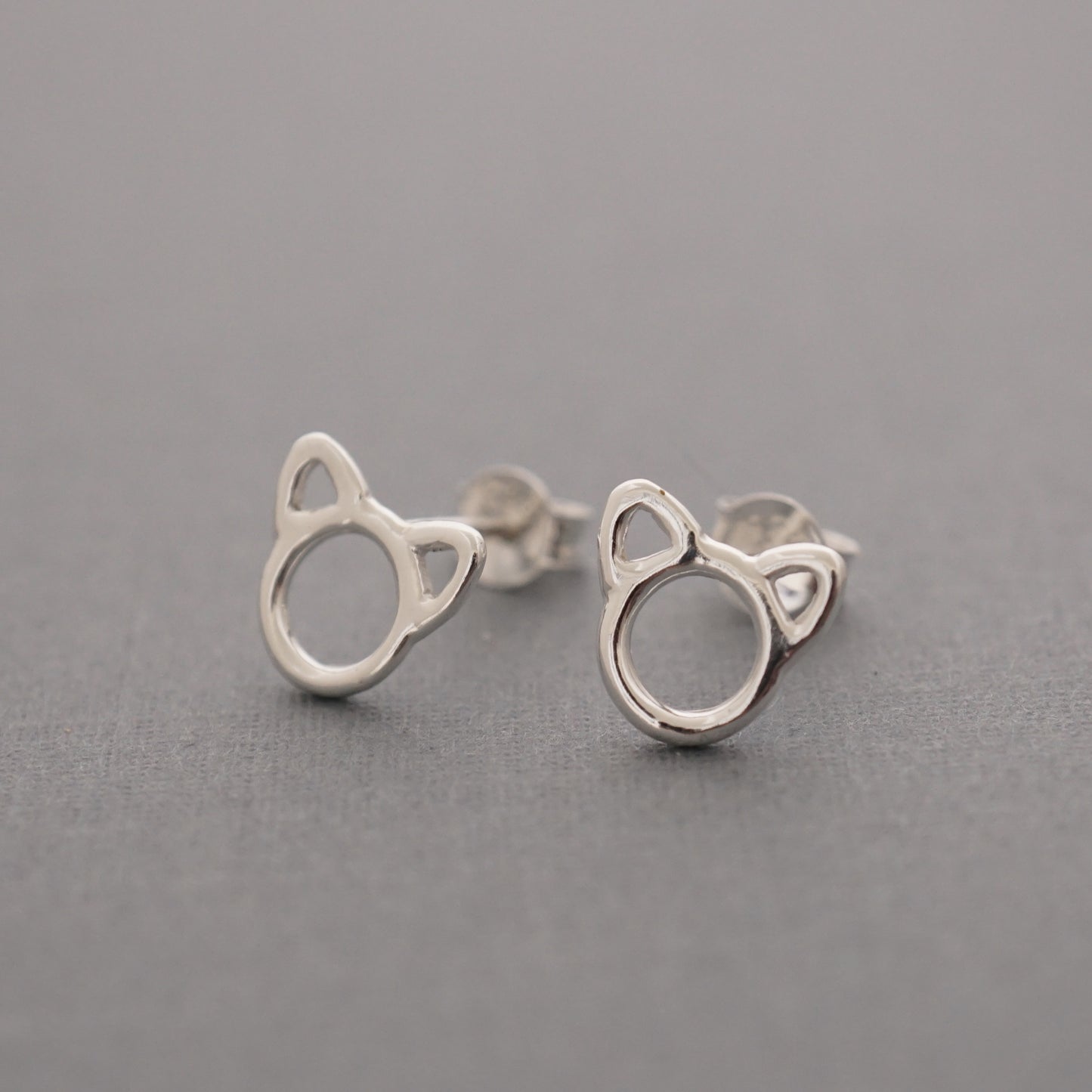 Cat Head Studs, Frame