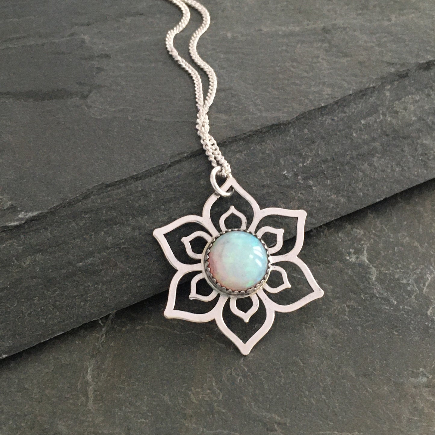 Simple Mandala Flower with set stone