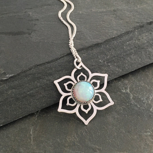 Simple Mandala Flower with set stone